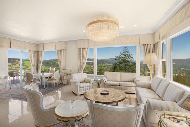 3682 Rocky Knoll Way, Santa Rosa, CA 95404