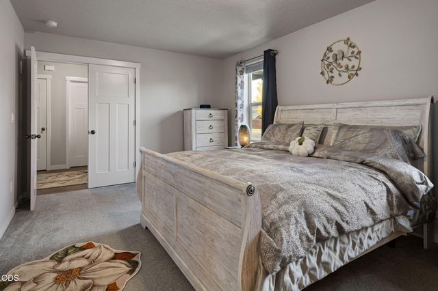 664 NW 27th Street, Redmond, OR 97756