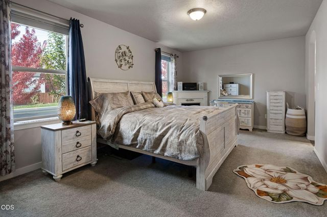 664 NW 27th Street, Redmond, OR 97756
