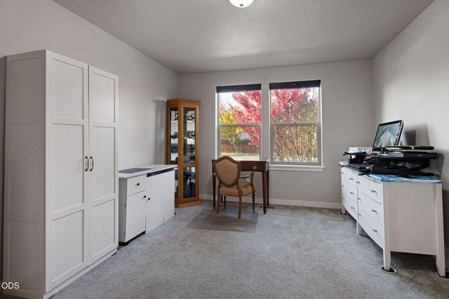 664 NW 27th Street, Redmond, OR 97756