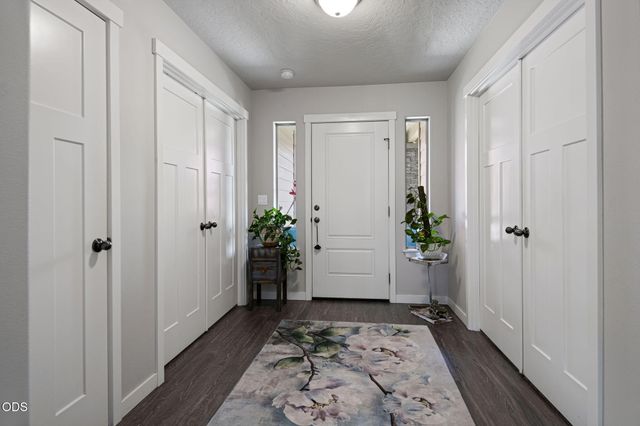 664 NW 27th Street, Redmond, OR 97756