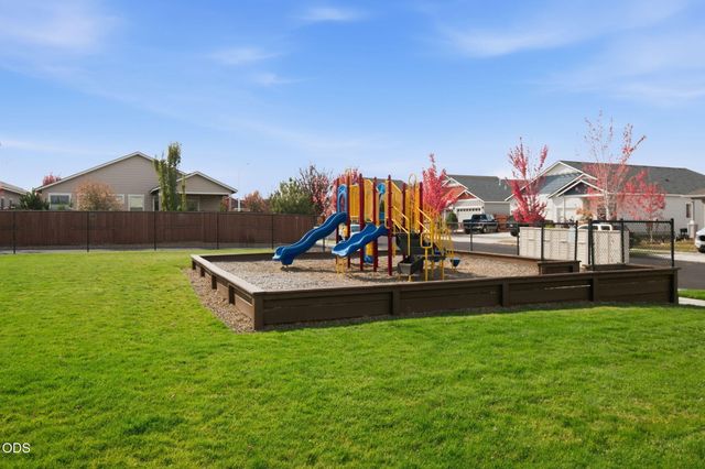 664 NW 27th Street, Redmond, OR 97756