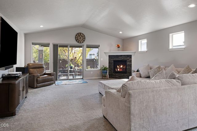 664 NW 27th Street, Redmond, OR 97756