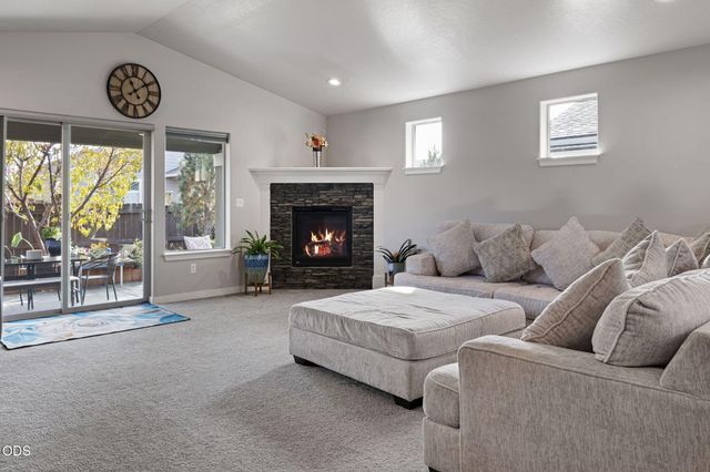 664 NW 27th Street, Redmond, OR 97756