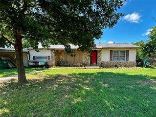 1010 W Custer Street, Seymour, TX 76380