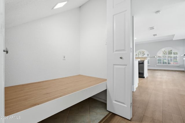 1211 N MILLER Road 101, Scottsdale, AZ 85257