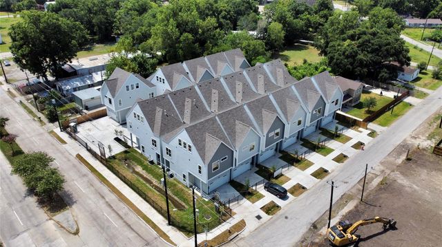 6131 W Montgomery Road, Houston, TX 77091