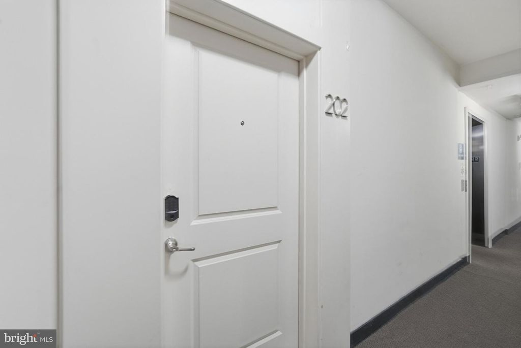 350 S BROAD ST #202, TRENTON, NJ 08609 — photo 2