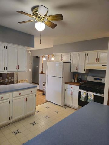 2260 Cobblestone LANE, Beloit, WI 53511