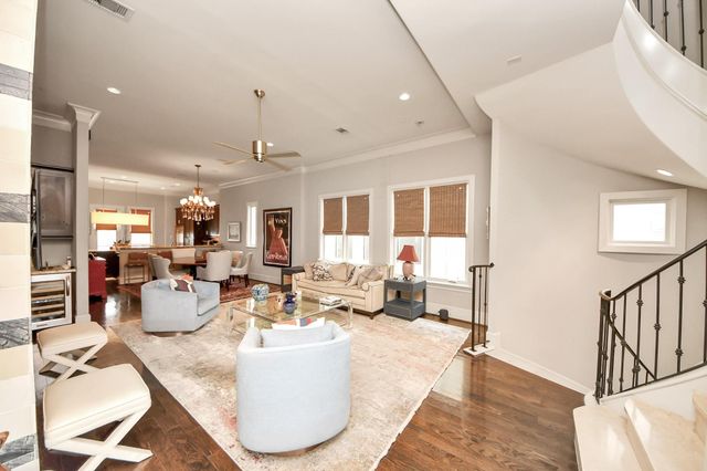 318 Calle Sevilla Place, Houston, TX 77007