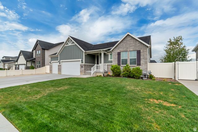 8061 S OAKRIDGE DR, West Jordan, UT 84081