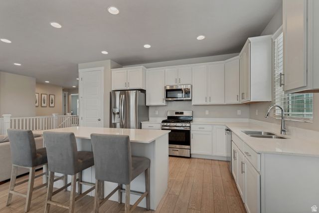 8061 S OAKRIDGE DR, West Jordan, UT 84081