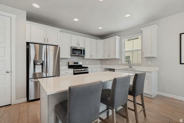 8061 S OAKRIDGE DR, West Jordan, UT 84081