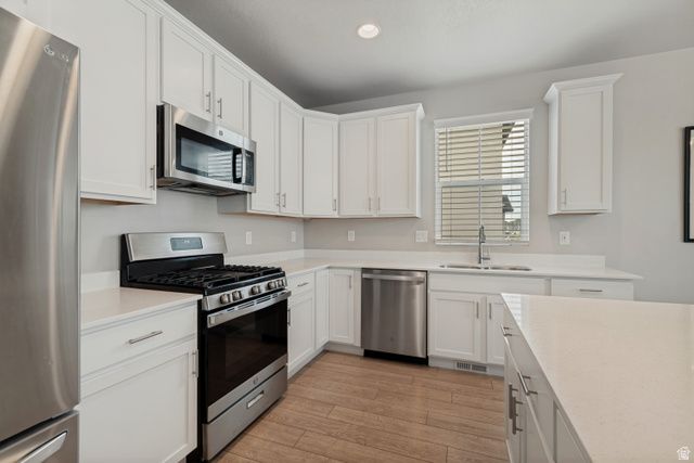 8061 S OAKRIDGE DR, West Jordan, UT 84081