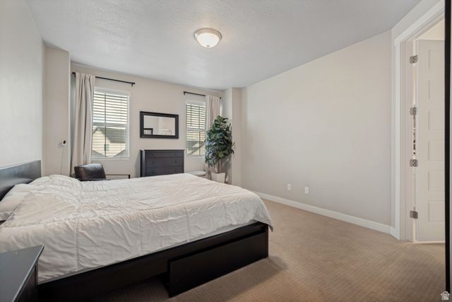 8061 S OAKRIDGE DR, West Jordan, UT 84081