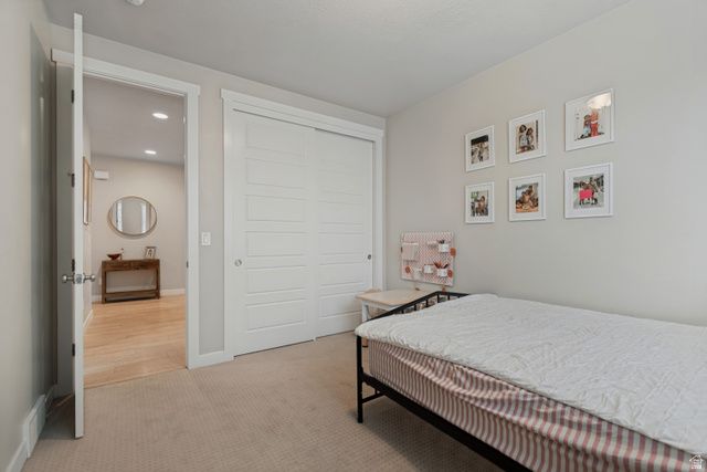 8061 S OAKRIDGE DR, West Jordan, UT 84081