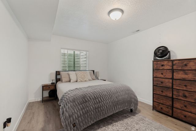 8061 S OAKRIDGE DR, West Jordan, UT 84081
