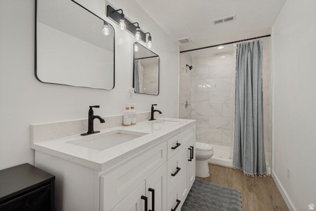 8061 S OAKRIDGE DR, West Jordan, UT 84081