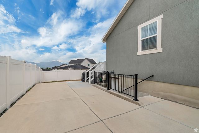 8061 S OAKRIDGE DR, West Jordan, UT 84081