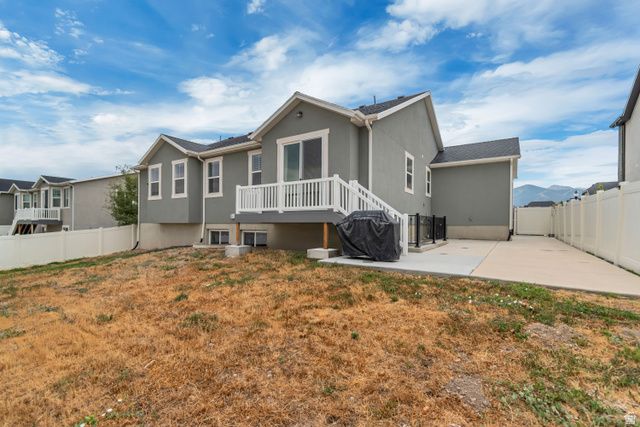 8061 S OAKRIDGE DR, West Jordan, UT 84081