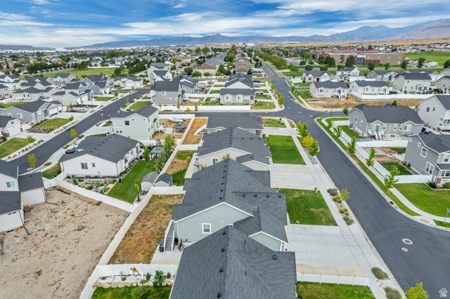 8061 S OAKRIDGE DR, West Jordan, UT 84081