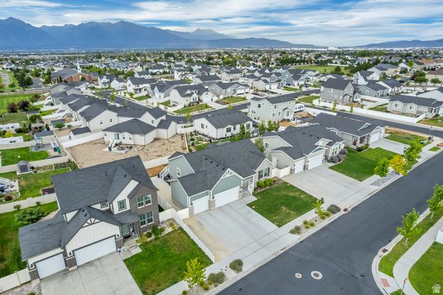 8061 S OAKRIDGE DR, West Jordan, UT 84081