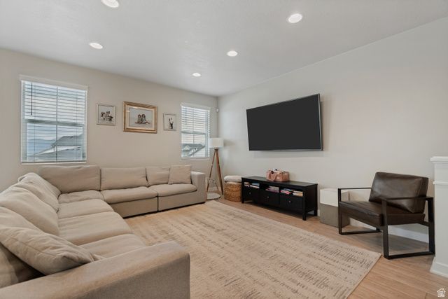 8061 S OAKRIDGE DR, West Jordan, UT 84081