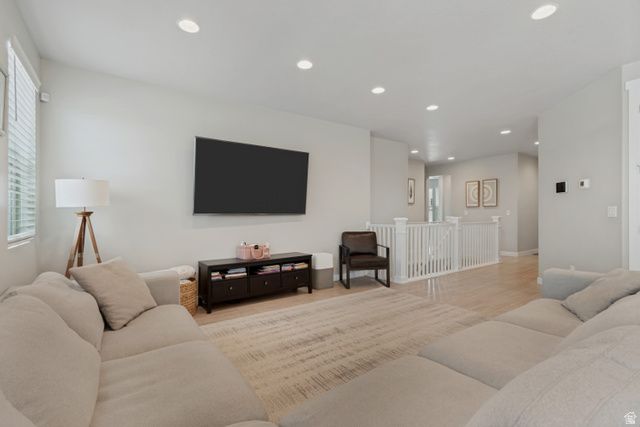 8061 S OAKRIDGE DR, West Jordan, UT 84081