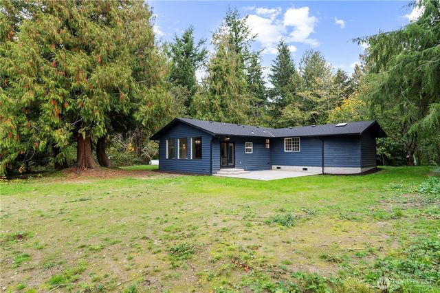 940 Hoppy Trail Way, Camano Island, WA 98282