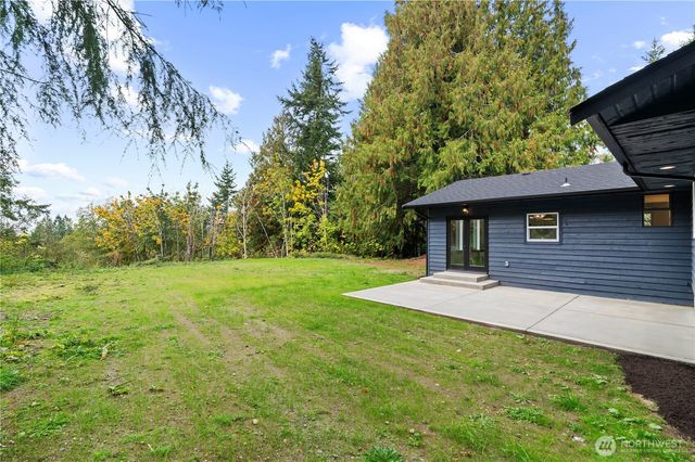 940 Hoppy Trail Way, Camano Island, WA 98282
