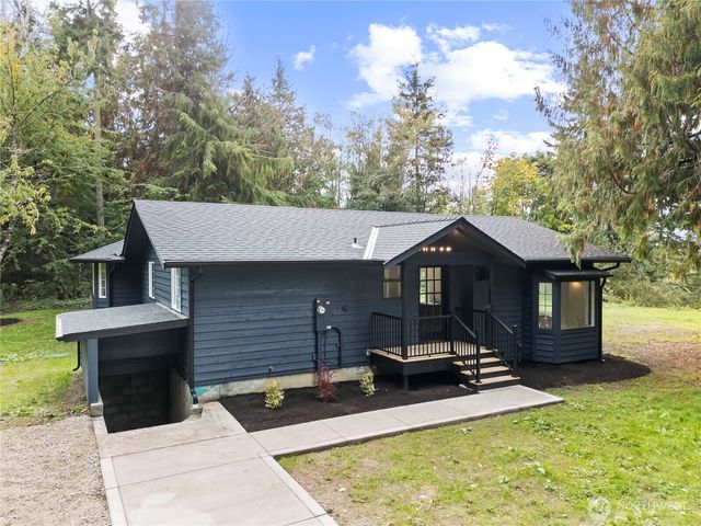 940 Hoppy Trail Way, Camano Island, WA 98282