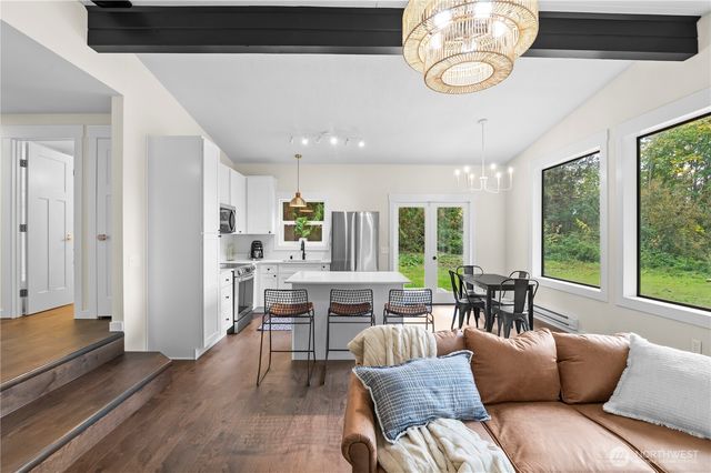 940 Hoppy Trail Way, Camano Island, WA 98282