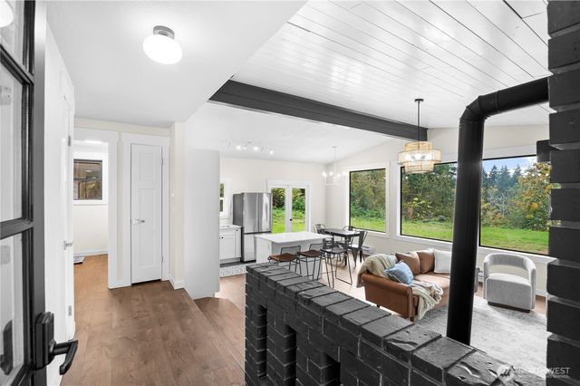 940 Hoppy Trail Way, Camano Island, WA 98282