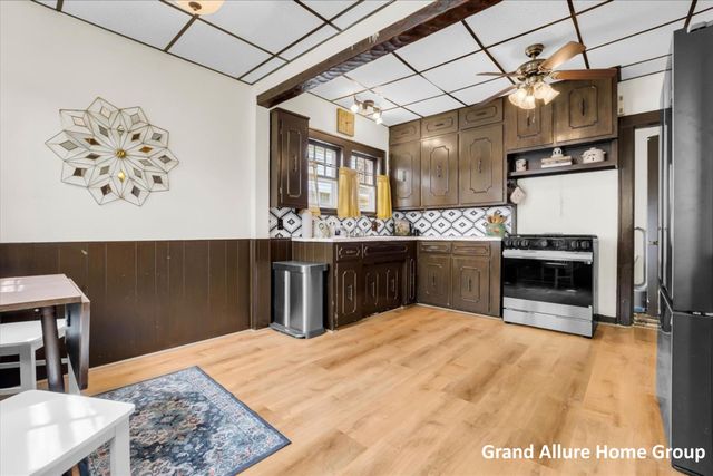 446 Knapp Street NE, Grand Rapids, MI 49505