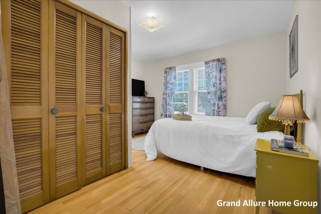 446 Knapp Street NE, Grand Rapids, MI 49505