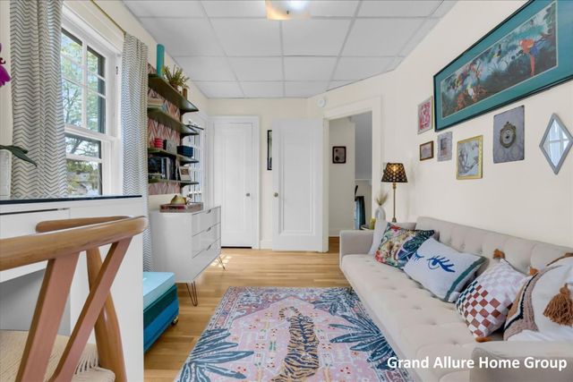 446 Knapp Street NE, Grand Rapids, MI 49505