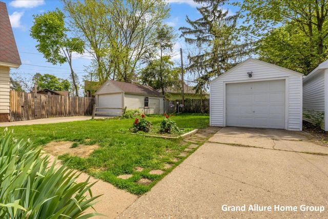 446 Knapp Street NE, Grand Rapids, MI 49505