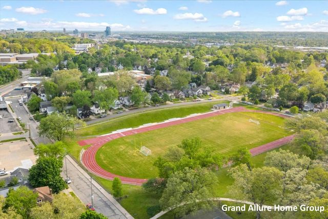 446 Knapp Street NE, Grand Rapids, MI 49505