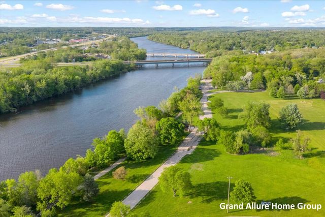 446 Knapp Street NE, Grand Rapids, MI 49505