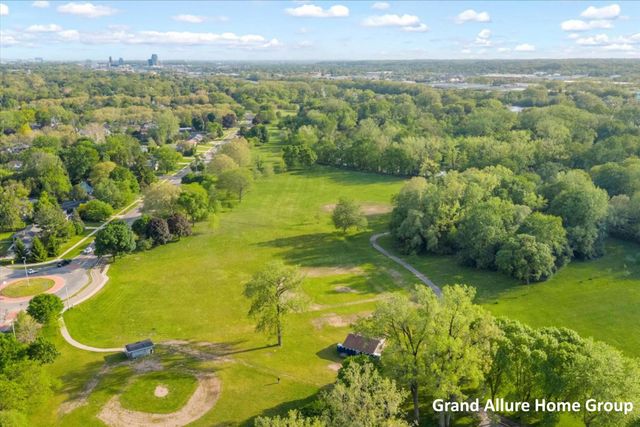 446 Knapp Street NE, Grand Rapids, MI 49505