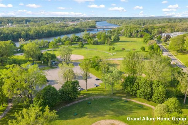 446 Knapp Street NE, Grand Rapids, MI 49505