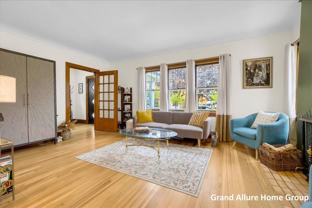 446 Knapp Street NE, Grand Rapids, MI 49505