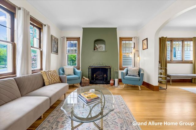446 Knapp Street NE, Grand Rapids, MI 49505