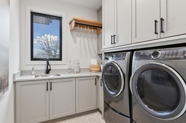 5924 Drew Avenue S, Edina, MN 55410