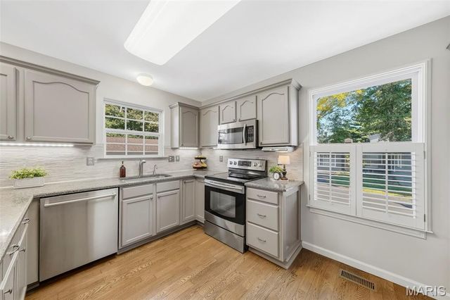 12159 Ameling Road, Maryland Heights, MO 63043