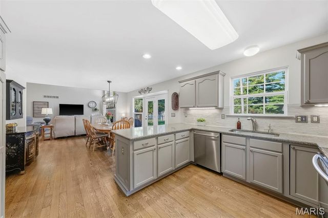 12159 Ameling Road, Maryland Heights, MO 63043