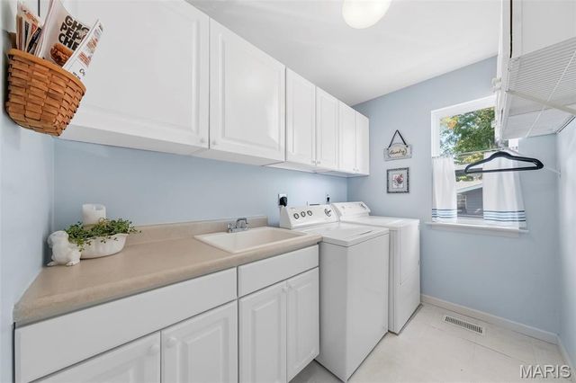 12159 Ameling Road, Maryland Heights, MO 63043