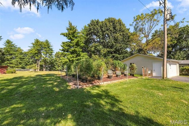 12159 Ameling Road, Maryland Heights, MO 63043
