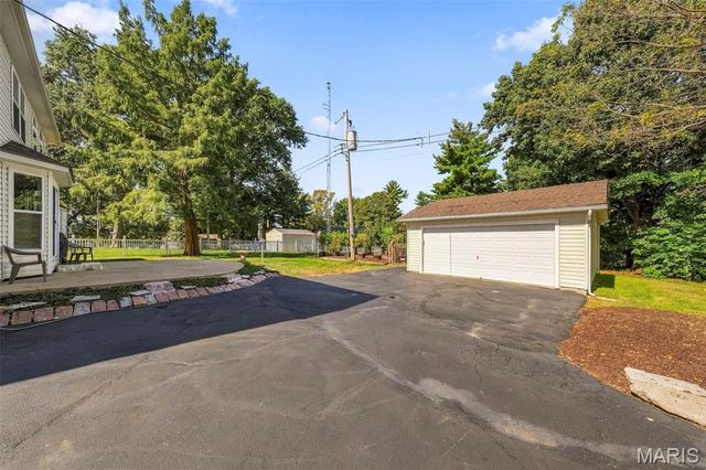 12159 Ameling Road, Maryland Heights, MO 63043