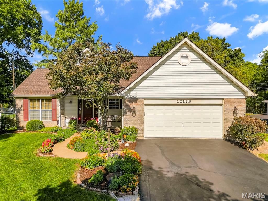 12159 Ameling Road, Maryland Heights, MO 63043